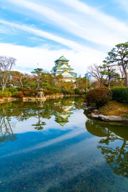 Osaka, Japonya 'daki Osaka Şatosu' nda güzel bir mimari..