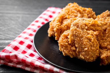 Kızarmış tavuk yemeği - abur cubur ve sağlıksız yemek