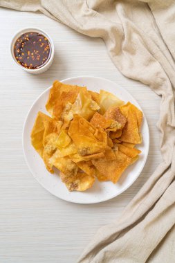 Kızarmış soslu domuz pastırması.