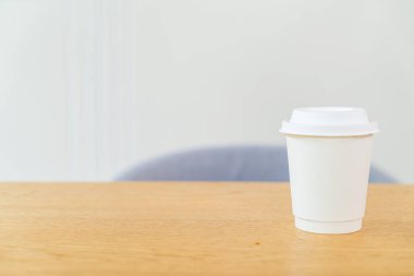 Kafe restoranında sıcak kahve fincanı