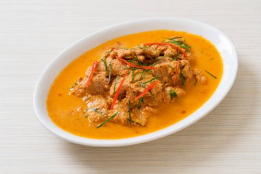 Tayland yemeği seti körili domuz eti Tayland yemeği tarzı.