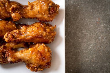 Kore usulü soslu kızarmış tavuk.