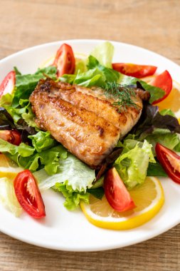 Izgara balık bifteği.