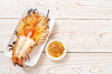 Izgara Taze Dev Nehir Karidesi Baharatlı Deniz Ürünleri Soslu