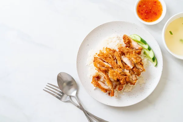 Hainan Kurczaka Ryż Smażonym Kurczakiem Lub Ryżem Gotowane Parze Rosół — Zdjęcie stockowe