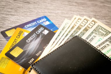 Para ve kredi kartlı cüzdan - Ekonomi ve finans kavramı
