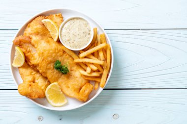 Balık ve patates kızartması. Sağlıksız yiyecekler.