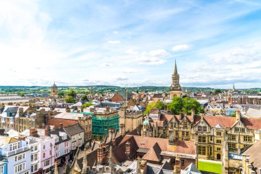 Oxford City 'nin ana caddesinin yüksek açılı görüntüsü, Birleşik Krallık.