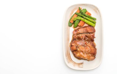 Beyaz arka plan üzerinde izole teriyaki chiciken biftek