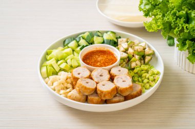 Vietnam domuz köftesi ve sebze paketleri (Nam-Neaung veya Nham Due) - Vietnam geleneksel yemek kültürü