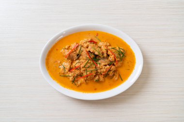 Tayland yemeği seti körili domuz eti Tayland yemeği tarzı.