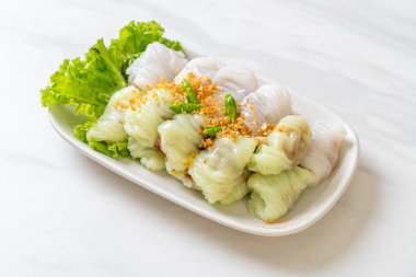 ( Kow Griep Pag Mor) Domuz buğulama pirinç paketleri ya da pilav kabuklu börekler