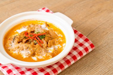 Tayland yemeği seti körili domuz eti Tayland yemeği tarzı.