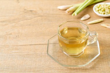 sıcak limon suyu bardağı