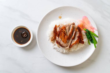 Pirinçli ızgara ördek.