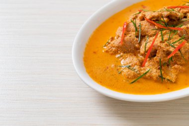 Tayland yemeği seti körili domuz eti Tayland yemeği tarzı.