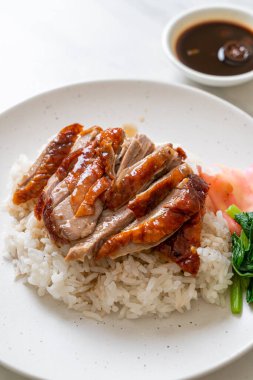 Pirinçli ızgara ördek.