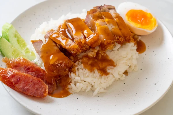 Carne Cerdo Crujiente Arroz Con Salsa Roja Barbacoa —  Fotos de Stock