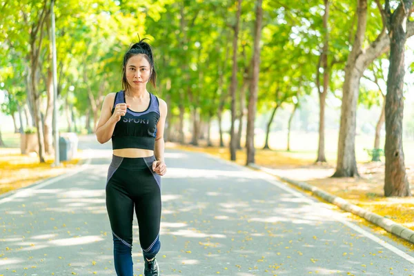 Asiatique Femme Jogging Courir Parc — Photo