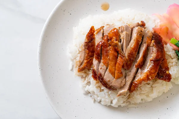 Barbacoa Pato Asado Sobre Arroz —  Fotos de Stock