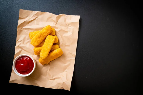 Křupavé Smažené Rybí Prsty Kečupem — Stock fotografie