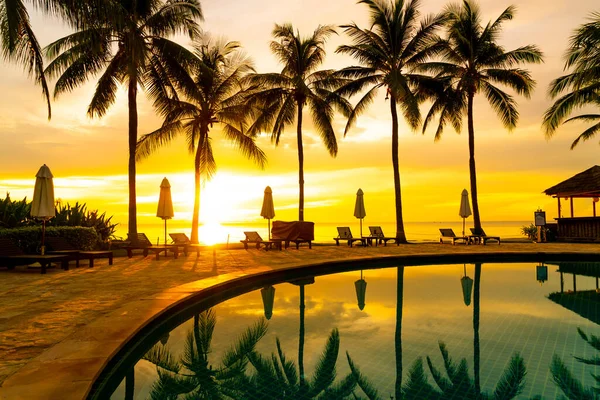 Umbrella Chair Swimming Pool Hotel Resort Sunrise Morning Holiday Vacation — Stock Photo, Image