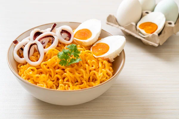Instant Noodles Salt Egg Flavour Squid Octopus Bowl — Stock Photo, Image