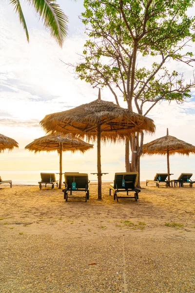 Sombrilla Silla Alrededor Piscina Hotel Resort Para Viajes Ocio Vacaciones — Foto de Stock