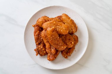 Tayland usulü susamlı kızarmış muz.