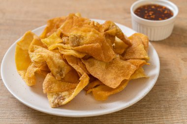 Kızarmış soslu domuz pastırması.