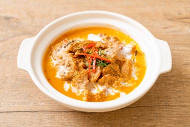 Tayland yemeği seti körili domuz eti Tayland yemeği tarzı.