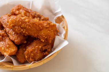 Kızarmış patates. Susamlı. Tayland usulü.