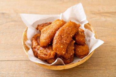 Tayland usulü susamlı kızarmış muz.