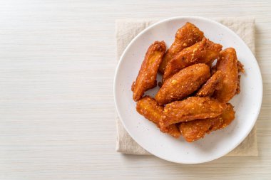 Kızarmış patates. Susamlı. Tayland usulü.