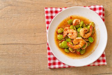 Karışık Kızarmış Fasulye ve Karides Tayland usulü