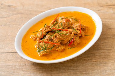 Tayland yemeği seti körili domuz eti Tayland yemeği tarzı.