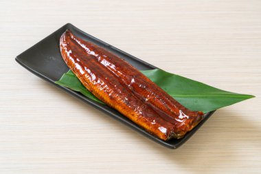 Izgara yılan balığı ya da soslu ızgara unagi (Kabayaki) - Japon yemeği..