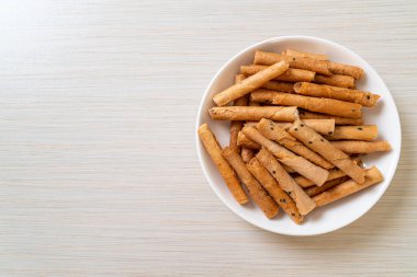 Çıtır hindistan cevizli rulo ekmek. Tayland 'da geleneksel bir tatlı.