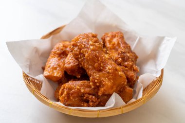 Kızarmış patates. Susamlı. Tayland usulü.