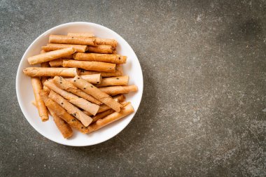 Çıtır hindistan cevizli rulo ekmek. Tayland 'da geleneksel bir tatlı.