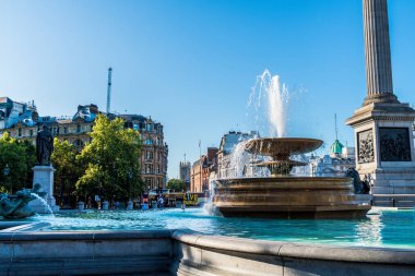 Londra - İngiltere, TRAFALGAR Kare, 1 SEP 2019. Trafalgar Meydanı, Londra 'nın merkezinde halka açık bir alan ve turistik merkezdir..