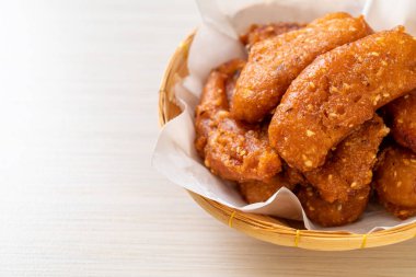 Tayland usulü susamlı kızarmış muz.