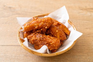 Kızarmış patates. Susamlı. Tayland usulü.