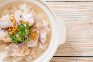 Yulaf lapası ya da akvaryumlu haşlanmış pirinç çorbası.