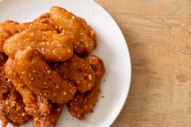 Tayland usulü susamlı kızarmış muz.