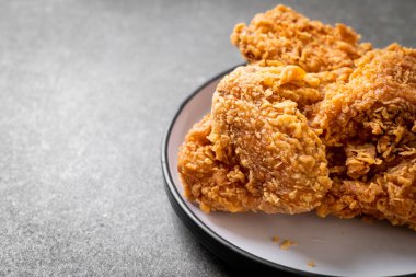 Kızarmış tavuk yemeği - abur cubur ve sağlıksız yemek