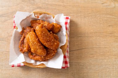 Tayland usulü susamlı kızarmış muz.