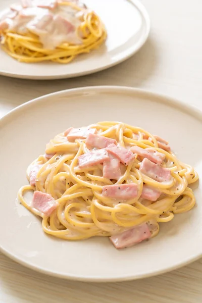 Spaghetti Fatti Casa Salsa Panna Bianca Con Prosciutto Stile Alimentare — Foto Stock