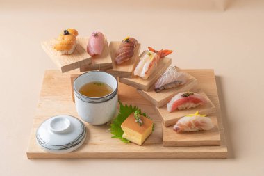 Omakase sushi premium set - Japon yemek tarzı