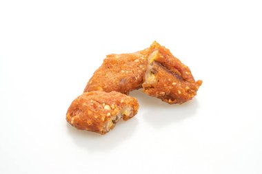 beyaz arkaplanda izole edilmiş kızarmış muz